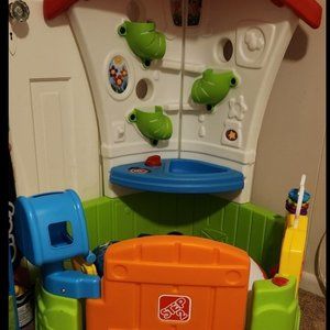 Toddler corner house step
